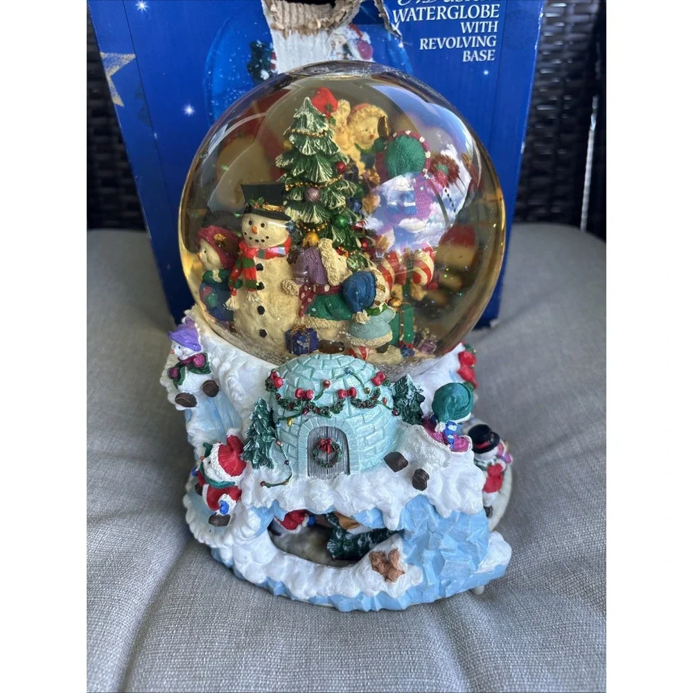 Kirkland Signature Musical Waterglobe With Revolving Base Snowmen 109619 - WORKS